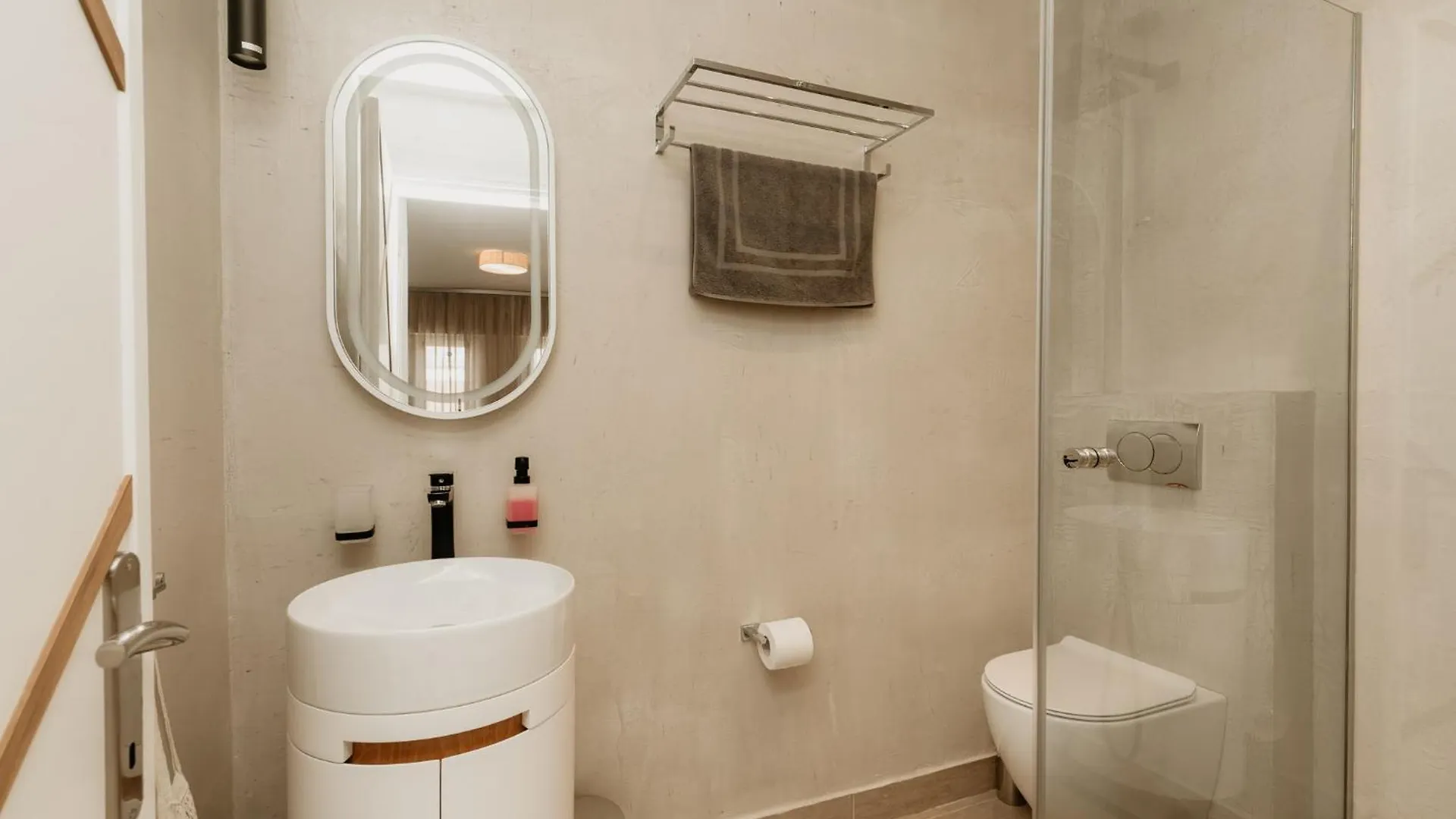 Trinity The Hotel 阿莫利亚尼岛 2*,